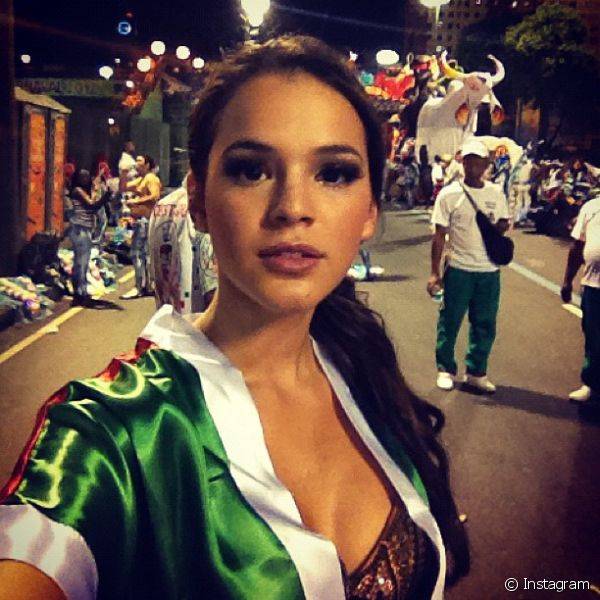 Para o Carnaval, Bruna Marquezine apostou na sombra met?lica para valorizar o olhar